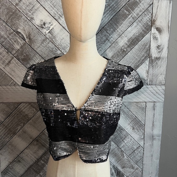 Lucy Paris Other - LUCY PARIS SEAUIN BLACK AND SILVER SHRUG SIZE L